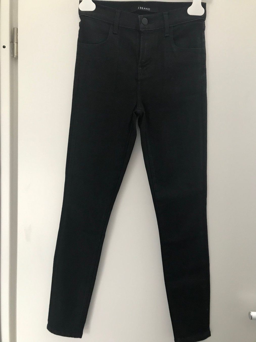 Jeans: J Brand Jeans schwarz, Gr. 24 – Nuovo (secondo la descrizione) da Kilchberg venduto da boudoir076