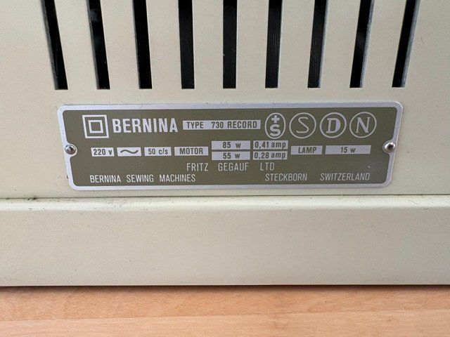 Bernina Macchine da cucire: Nähmaschine Bernina record 730 mit Koffer – Usato da Schwerzenbach venduto da Freesurf1000 6
