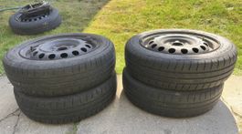 4 pneus été avec jantes + 1 roue secours avec kit changement