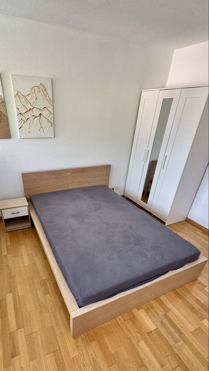 Betten: Bed+Mattress+Bed side Table – Gebraucht aus Basel von alb_qq5z
