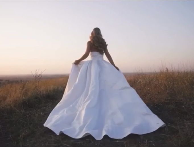 Vestiti: Hochzeitskleid – Usato da Pfyn venduto da anc_l8gf 4