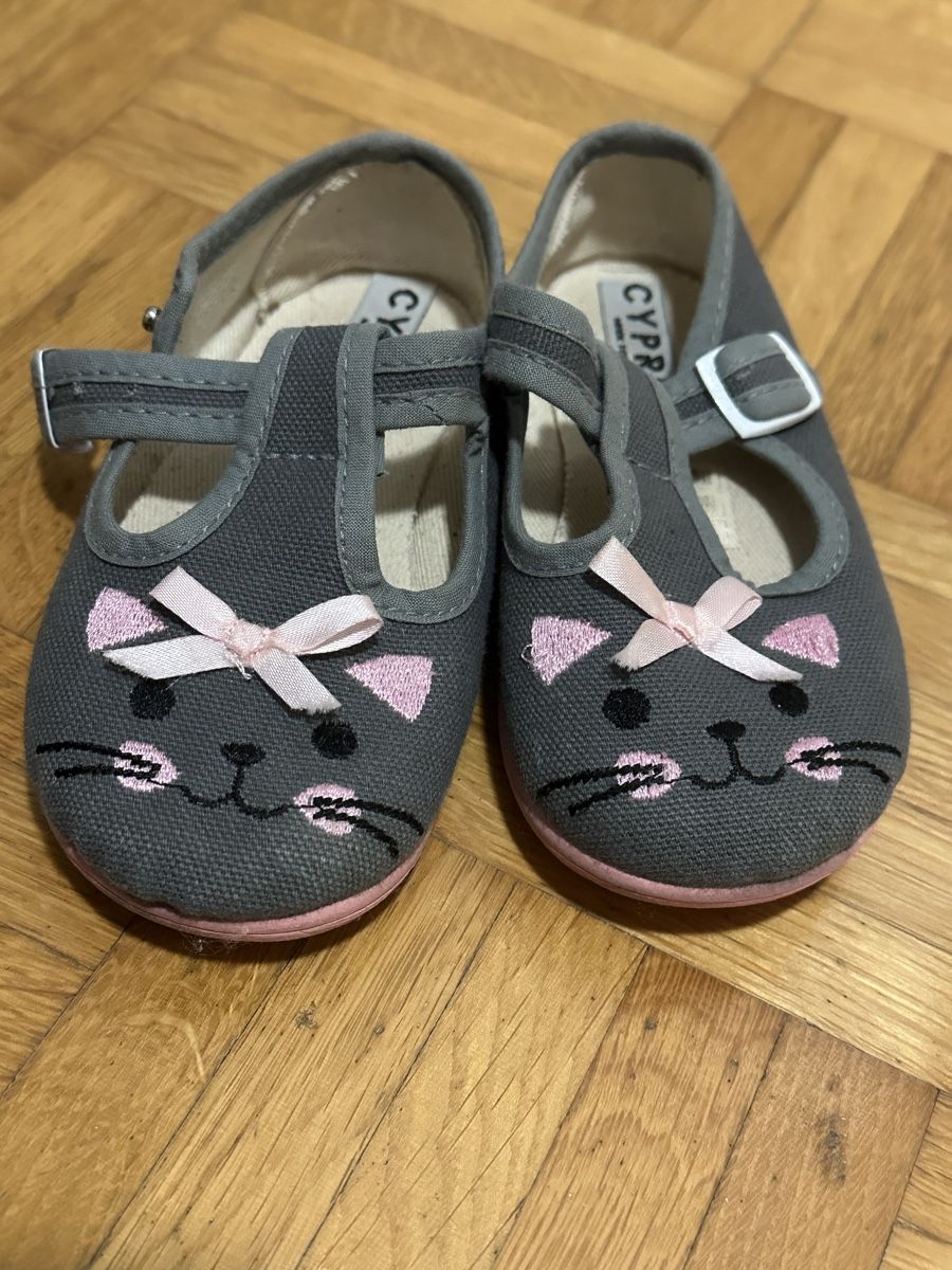 Scarpe per ragazze: Hausschuhe Mädchen – Usato da Männedorf venduto da kek_n8pr