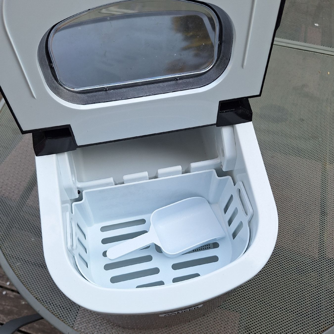 Gonser Küchengeräte: Eiswürfelmaschine – Gebraucht aus Basel von rogerg11 1