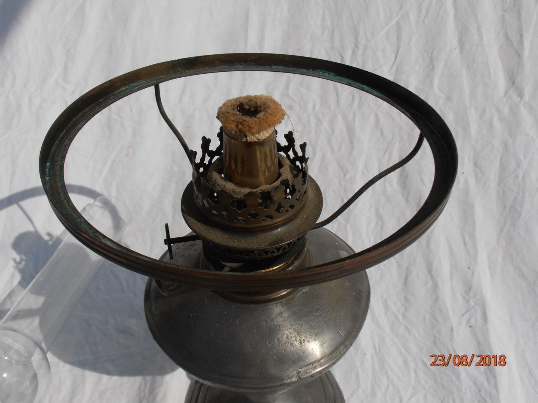 Lampade: antike Petrol Lampe mit Glaszylinder – Usato da Bischofszell venduto da Museumscafe 6