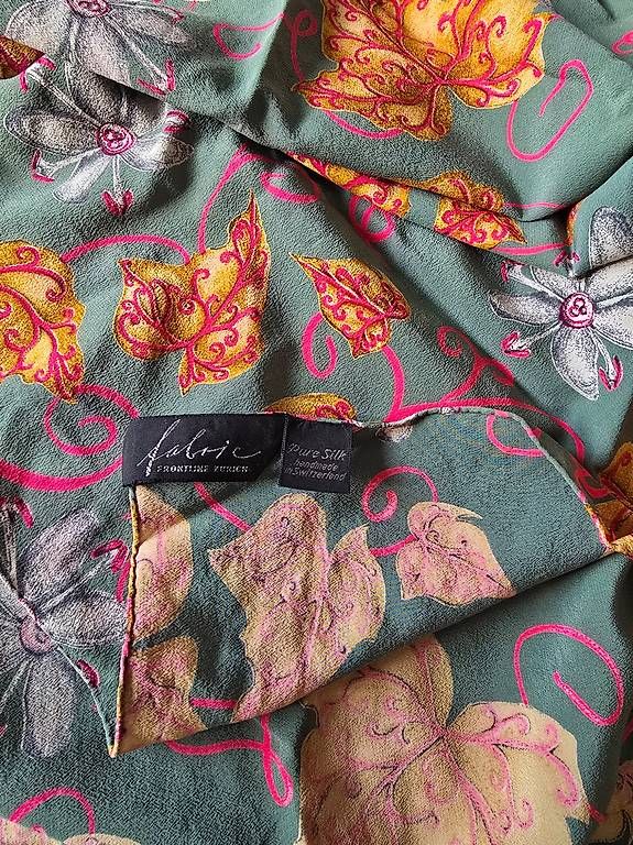 Fabric Frontline Foulard & Sciarpe: Pure Silk Fabric Frontline Zurich – Usato da Zürich venduto da bil_s7tp 1