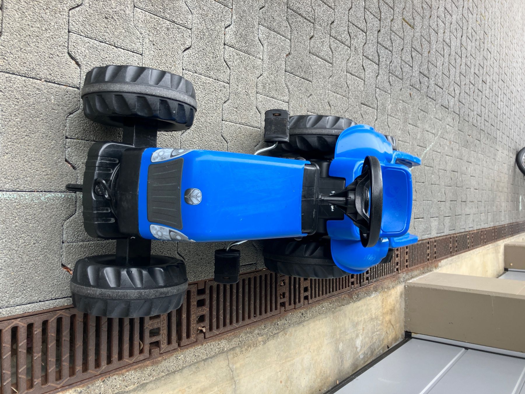 New Holland Veicoli per bambini: Spielzeug-Traktor mit Anhänger – Usato da Sempach Station venduto da Pipopipo 3