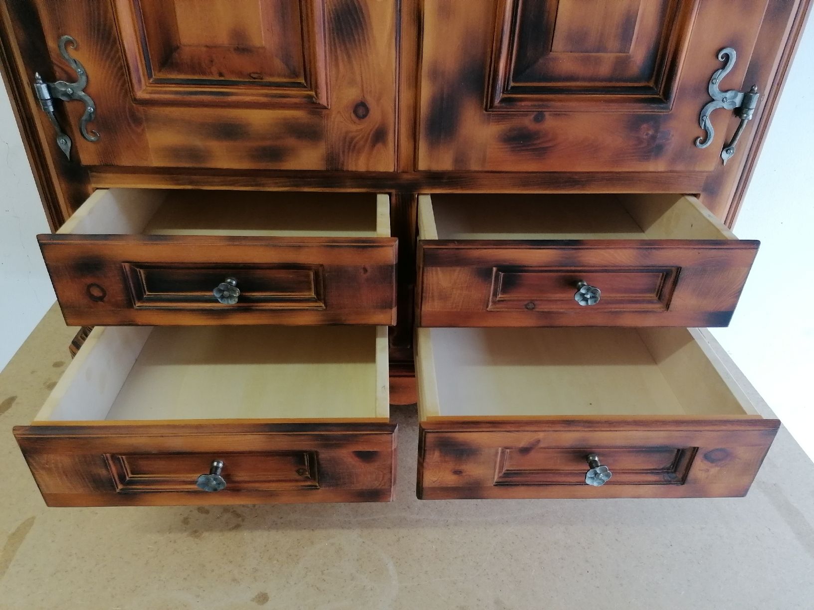 Articoli in legno: Arvenholz Kommode  – Usato da Schleitheim venduto da Hotpoyo 2
