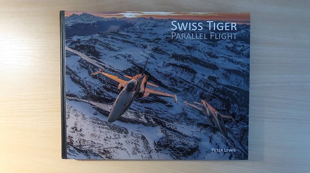 Libri: Swiss Tiger - Parallel Flight - Peter Lewis – Usato da Rafz venduto da andy-music01