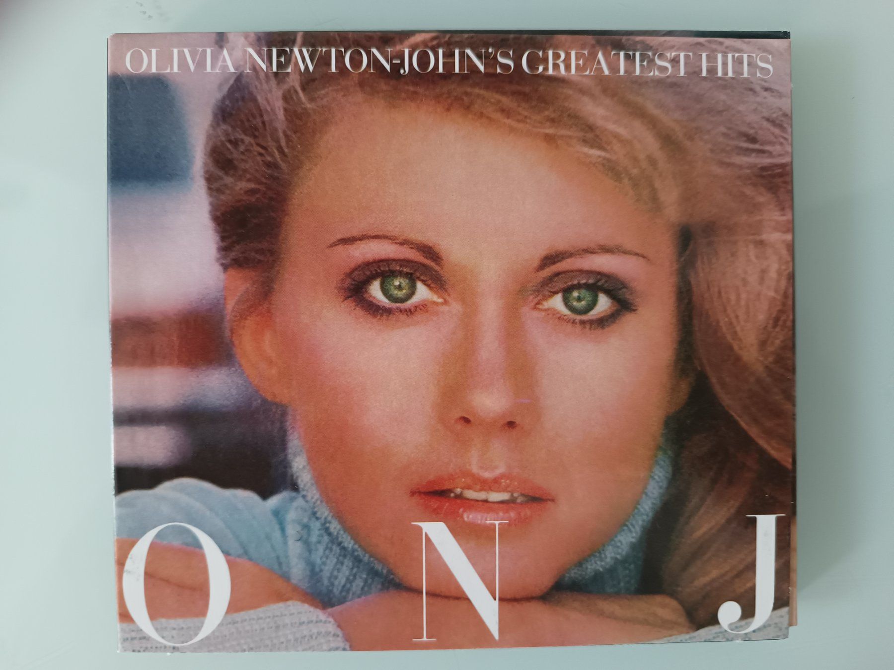 CD: OLIVIA NEWTON JOHN - Greatest Hits - CD – Usato da Mels venduto da akaBella