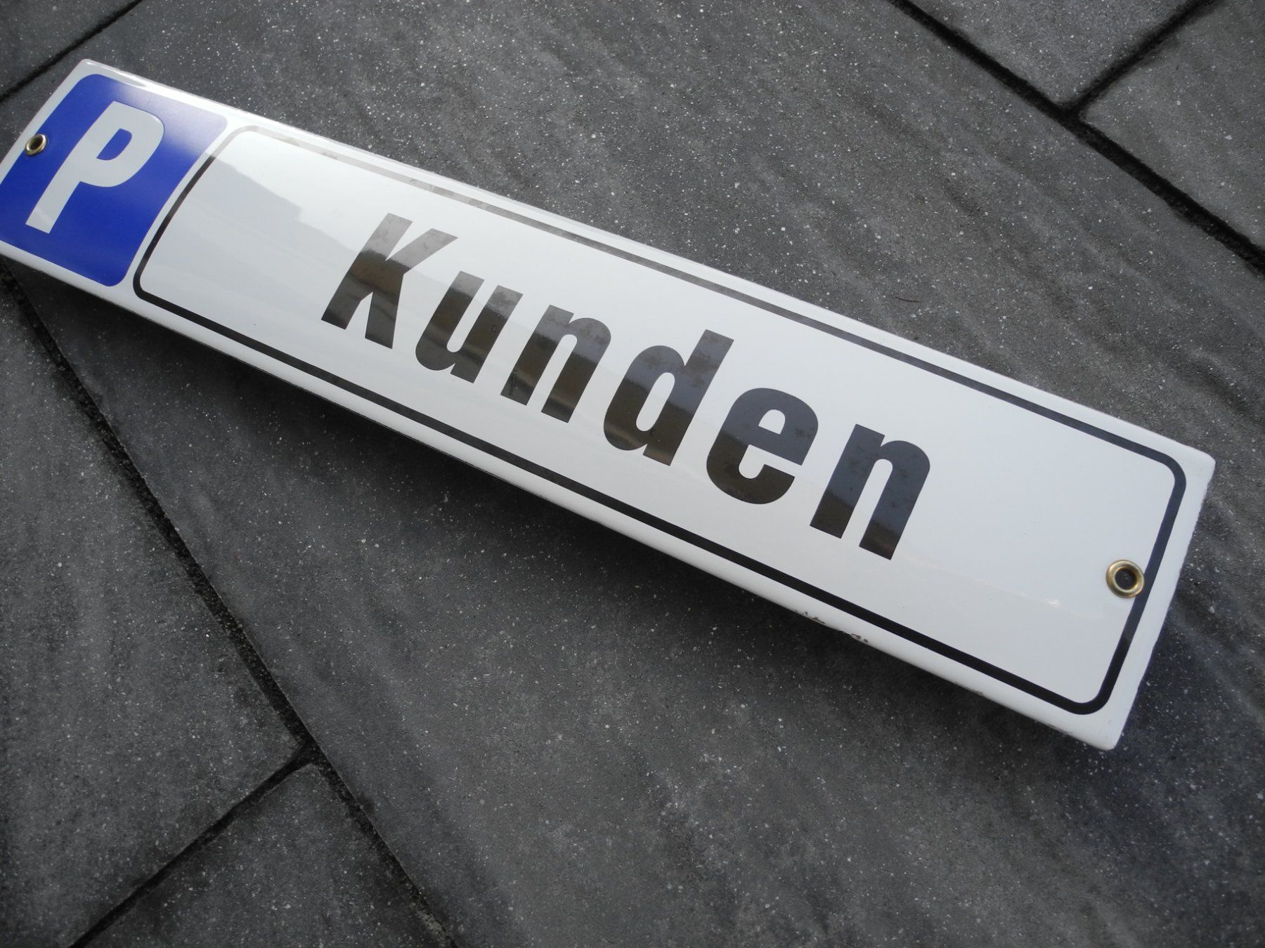 Insegne: PARKPLATZ KUNDEN EMAILSCHILD – Usato da Reinach AG venduto da Huckleberrysix 1