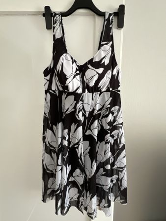 Badekleid Schwarz-Weis Grösse 1XL neuwertig