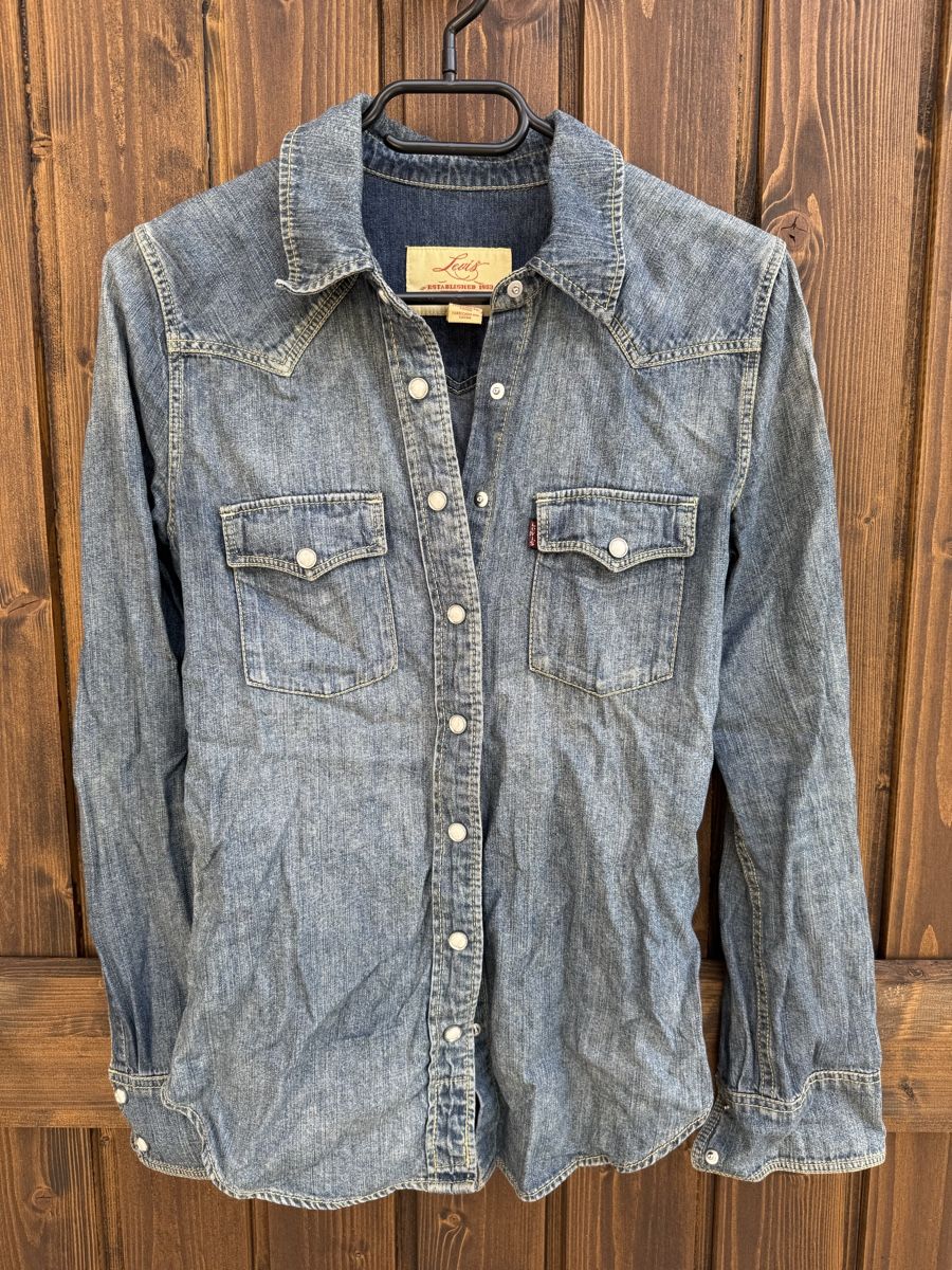 Blusen: Jeans Bluse Levis Gr. XS – Gebraucht aus Rorbas von Zunnii