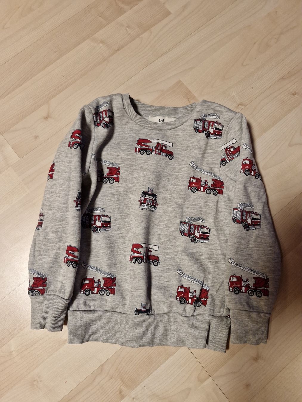 C&A Lotti & Set di vestiti: 2Pullis, 2 Hoddis Gr.116 – Usato da Disentis/Mustér venduto da epa_862v 1
