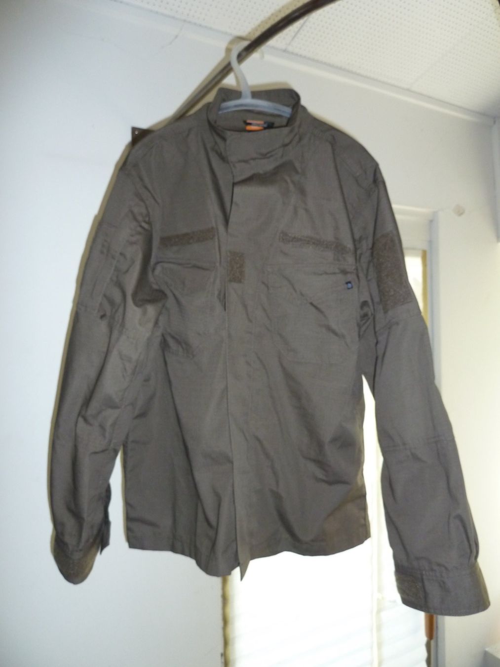Uniformen: Tenue Pentagone Kaki / Kämpfer anzug – Gebraucht aus Biel/Bienne von alex-841