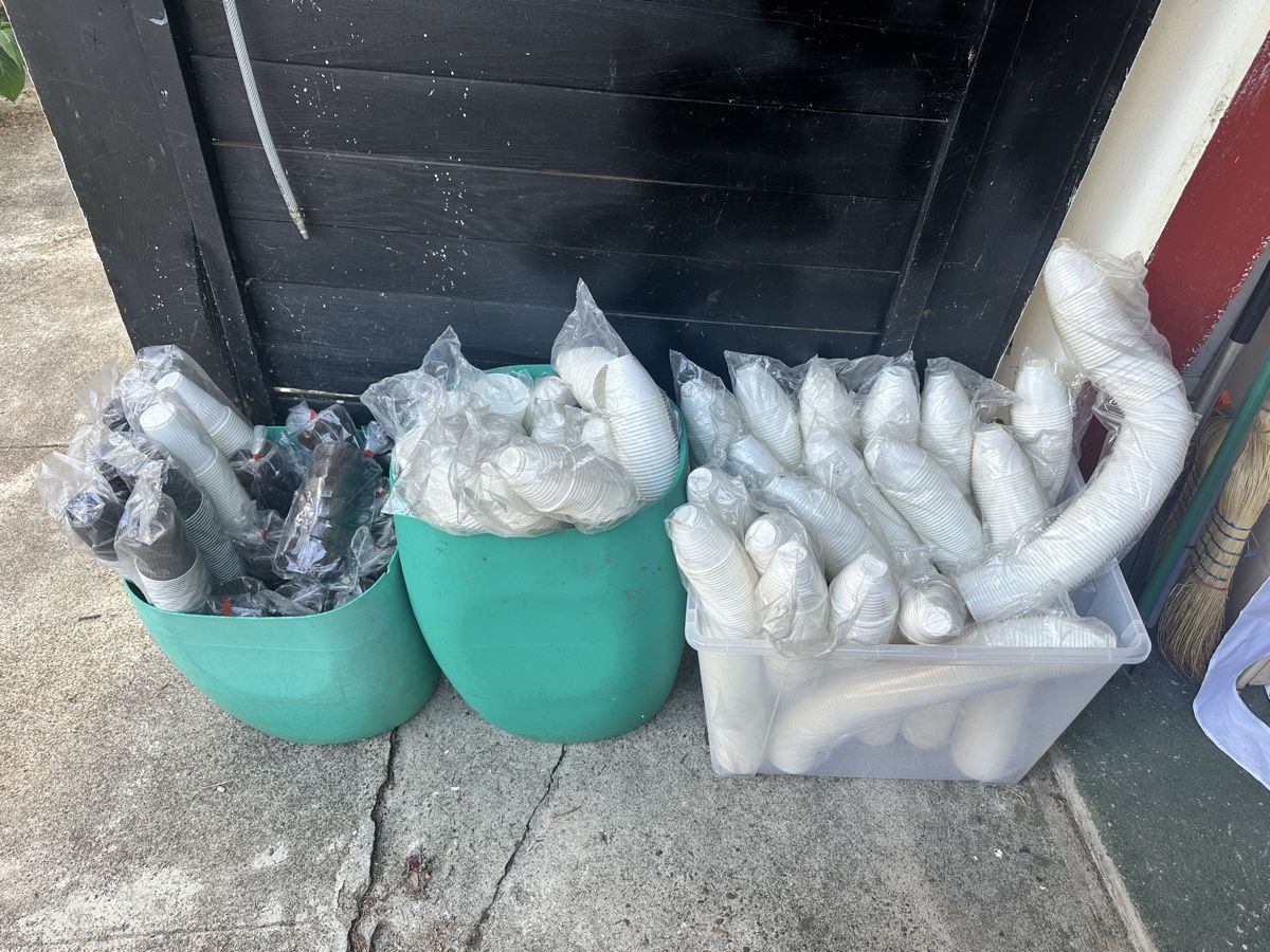 Contenitori & Simili: Ca. 1500 Kaffeebecher aus Plastik – Nuovo (secondo la descrizione) da Basel venduto da fasnachtsoutlet1965