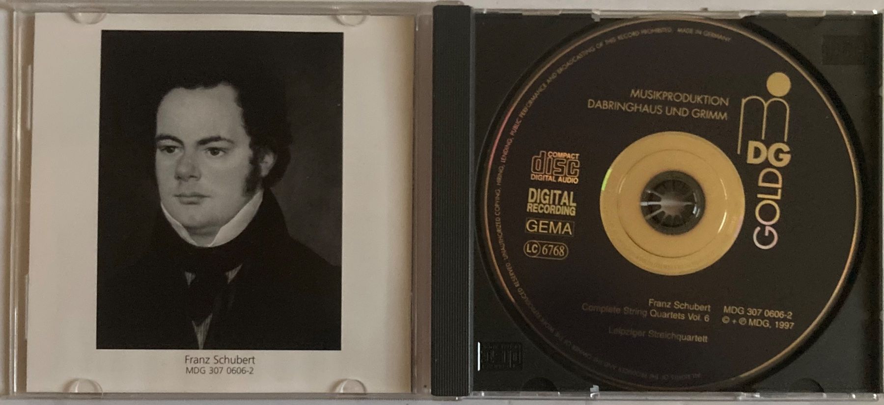CDs: FRANZ SCHUBERT - COMPLETE STRING QUARTETS – D'occasion à Poliez-Pittet par Newtown-Records 2
