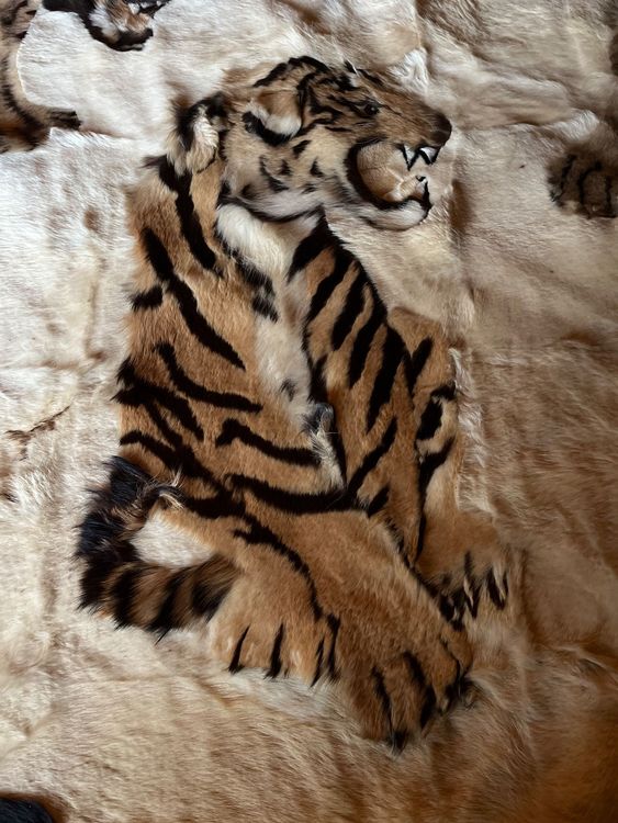 Sehr schöner Fell Bettüberwurf mit Tigern und Löwen 3