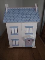 Grosses Holzpuppenhaus mit Möbel, guter Zustand!