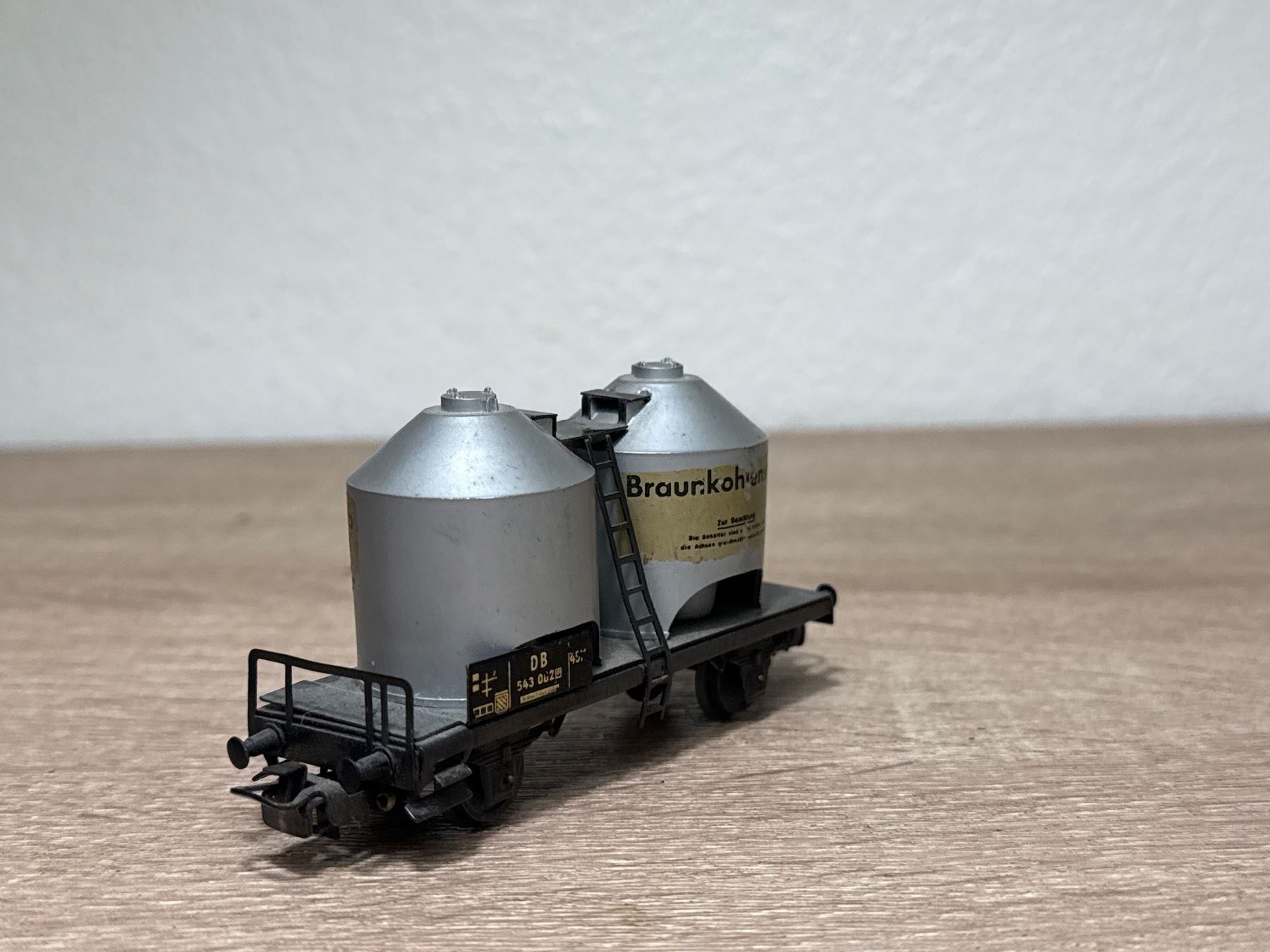 Märklin Modellini di ferrovie: Märklin Silowagen H0 (263) – Usato da St-Aubin-Sauges venduto da Lo_Go 2