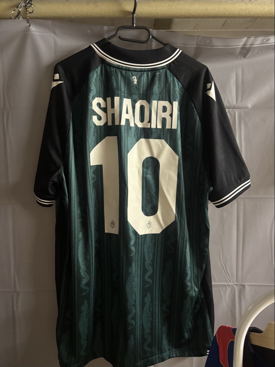 Canottiere & Pantaloni: Fc Basel Basilik Trikot Shaqiri – Usato da Basel venduto da kleinerprinz 1