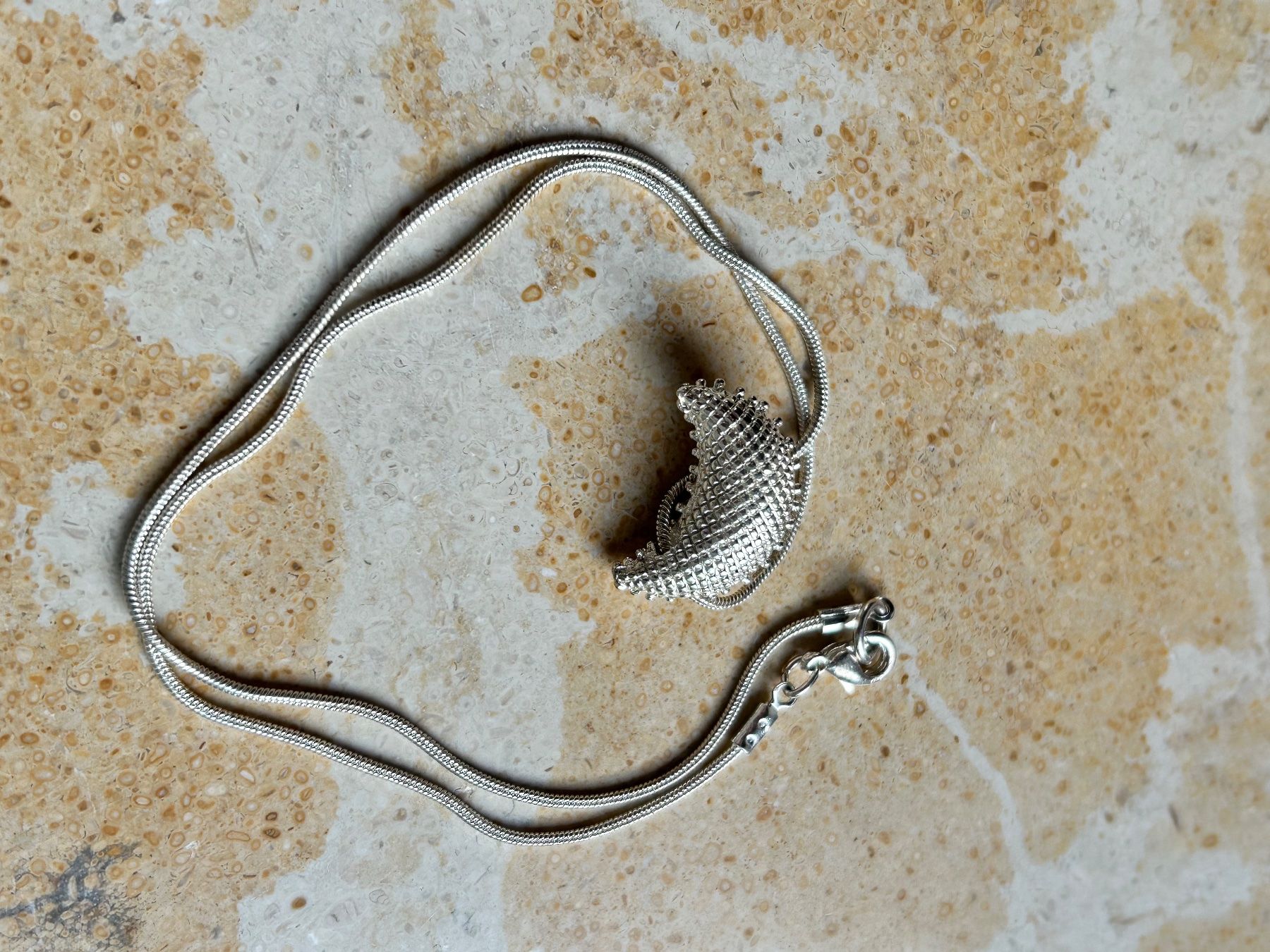 Catenine: Schlangenkette mit Sichel-Mond Weiss – Usato da Laufen venduto da Bellavitaboom 7