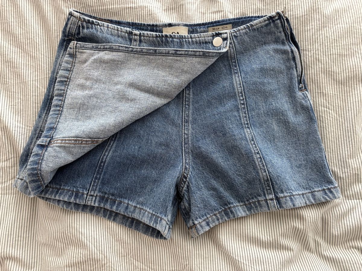 C&A Jeans: Jeans Shorts Gr 38 von C&A – Nuovo (secondo la descrizione) da Rümlang venduto da euqinom16 1