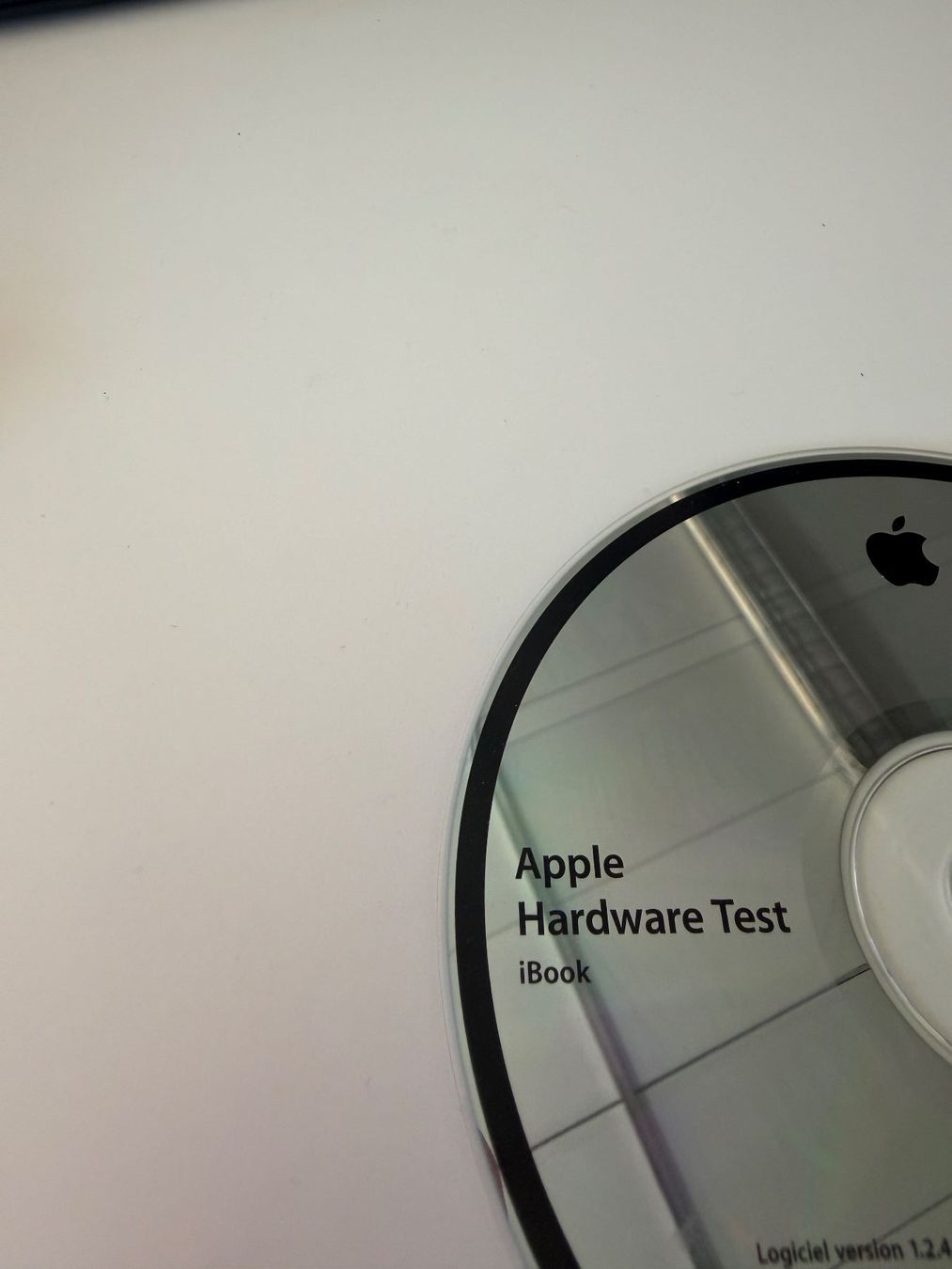 Apple PCs: CD Apple Hardware Test pour iBook version 1.2.4 2002 – D'occasion à Fribourg par J334455 1