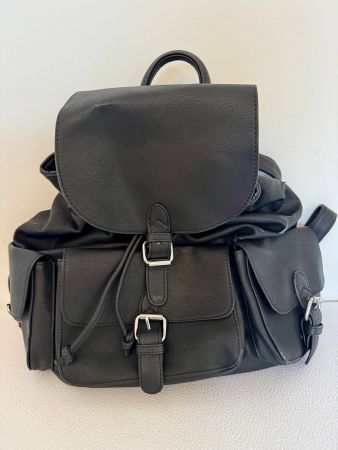 Schwarzer Microgarde Rucksack 🎒 Lederimitat Vintage Stil,