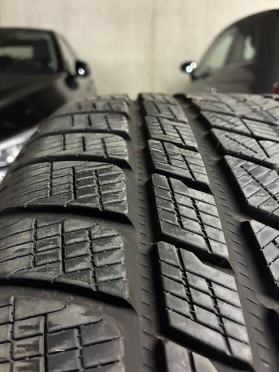 Sonstiges Schreiben & Zeichnen: Winterreifen Pirelli 325 35 22 – Gebraucht aus Neuenhof von Gt5.Performance_ 2