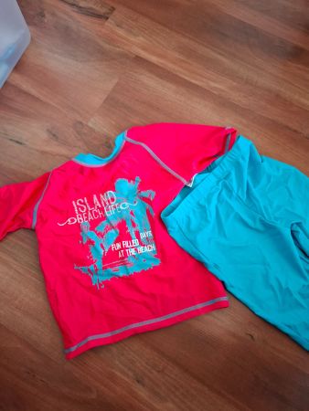 UV Badeanzug 2-teilig Gr. 110/116 NEU ***TOP-Preis***