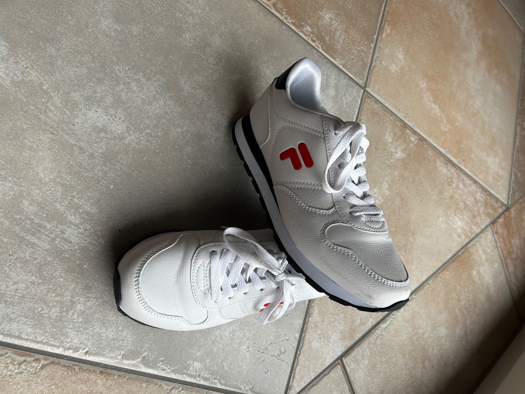 Fila Chaussures femmes: FILA Turnschuh Gr.39 – D'occasion à Embrach par Berta66