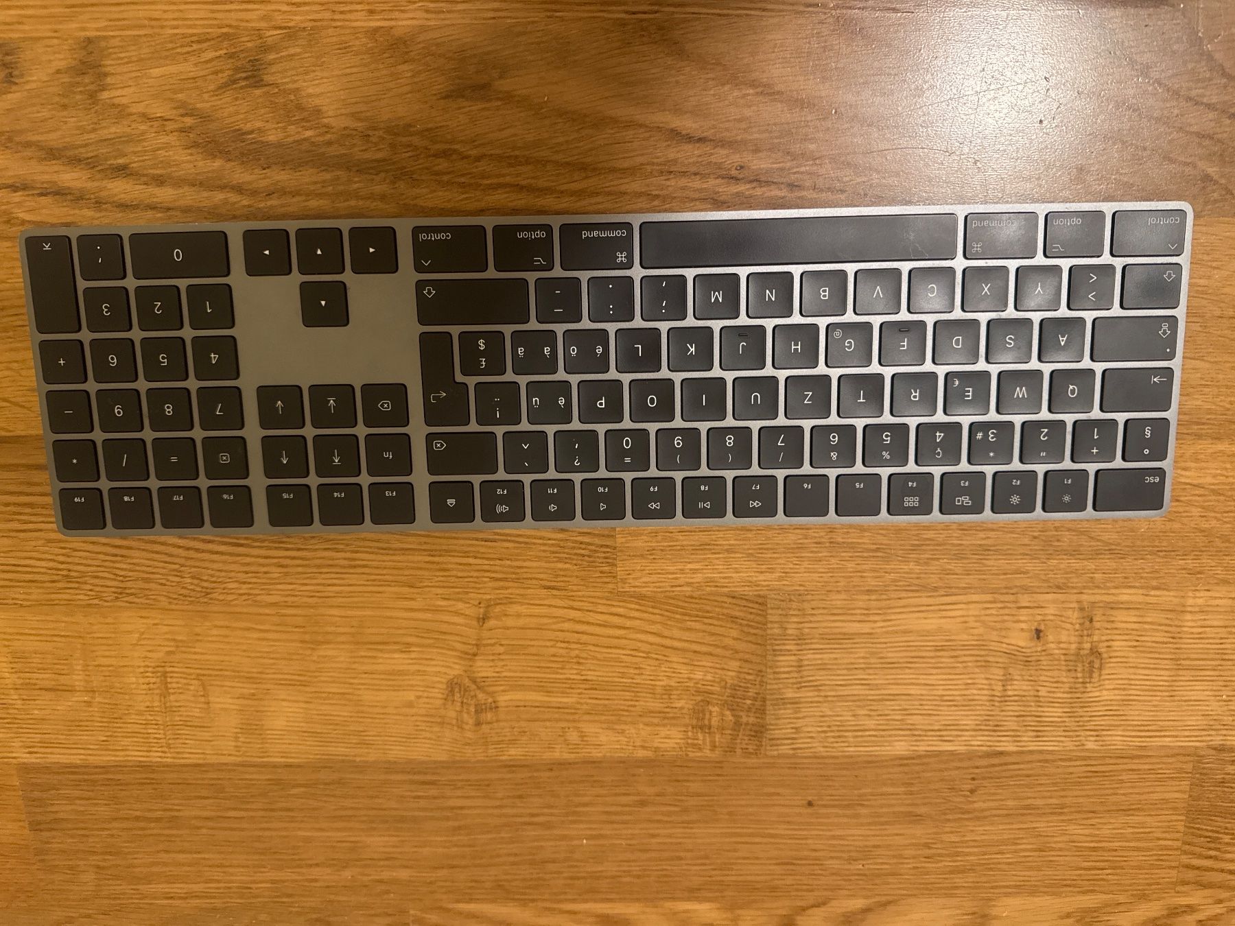 Apple Claviers: Apple Magic Keyboard mit Ziffernblock grau – D'occasion à Zürich par tot_p6vj