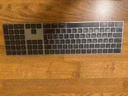Apple Magic Keyboard mit Ziffernblock grau