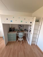 Ikea Kinderbett mit Tisch und Schublade