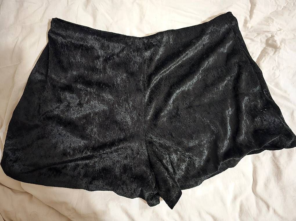 Pantaloni: Mini short noir en taille XL – Nuovo (secondo la descrizione) da Genève venduto da nad_mr5p 1