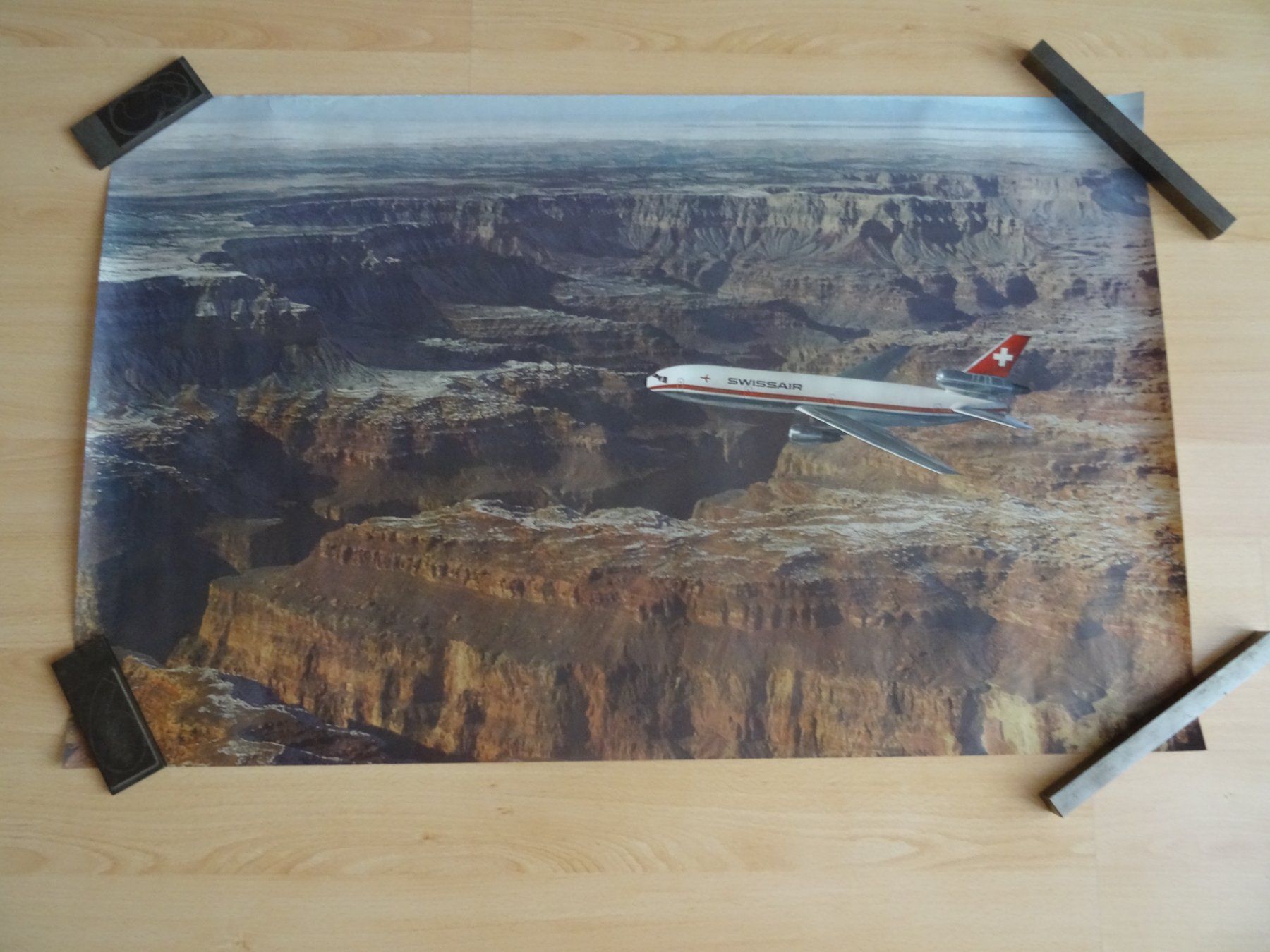 Posters & Illustrations: älteres Swissairplakat – Défectueux à Lupfig par Jolly63