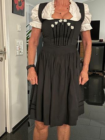 Schwarzes Dirndl aus dem Zillertal mit 2 SchürzenGr. 36