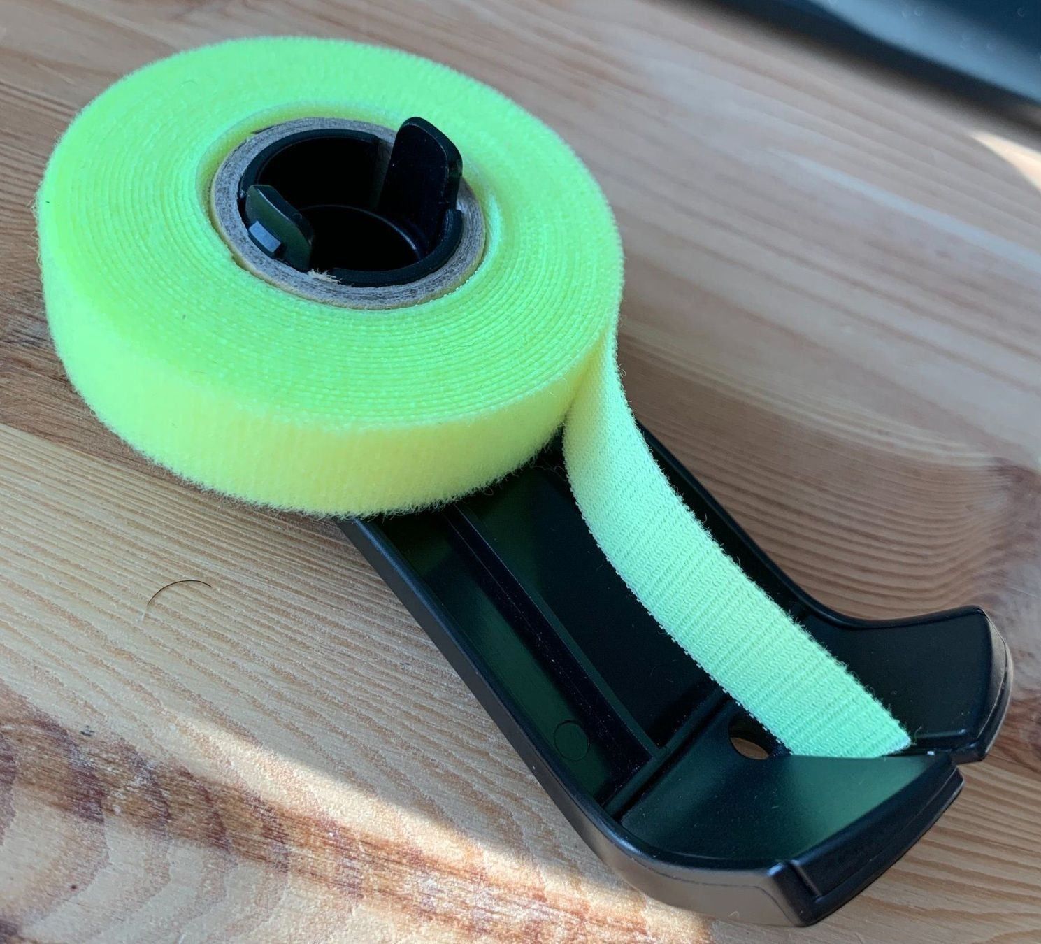 Altro per la casa: Dispenser für doppelseitiges Klettband – Nuovo e nell'imballaggio originale da St. Gallen venduto da Schock09 2