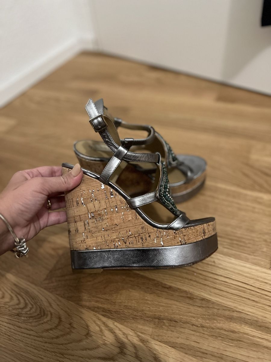Damenschuhe: Silver Wedge Sandals with Stone Application – Gebraucht aus Reinach BL von K.zh.A 2