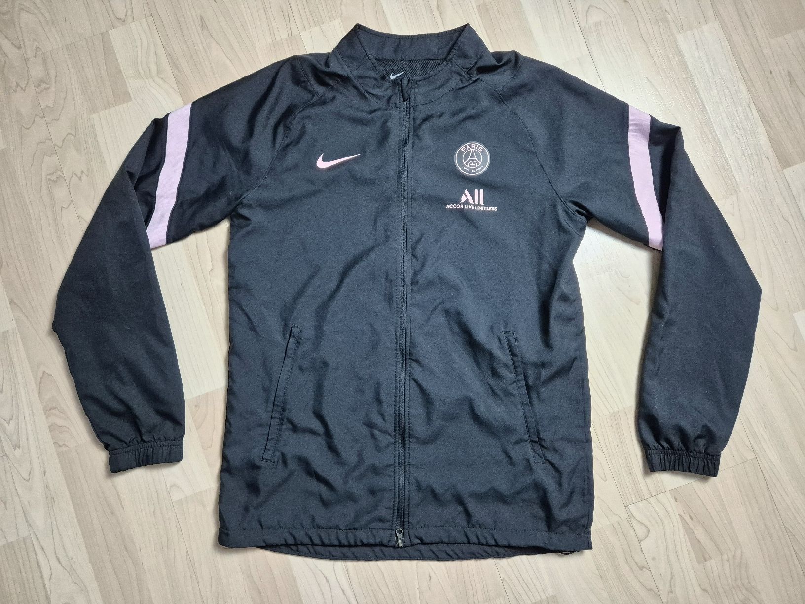 Nike Jacken: Nike 21/22 Paris Saint-Germain Jacke Gr. M – Gebraucht aus St. Gallen von CaliSunshine