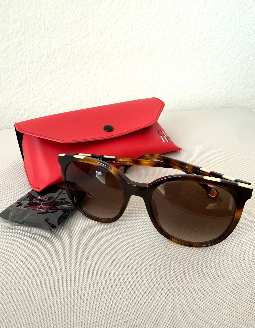 Carolina Herrera Occhiali & Lenti: Sonnenbrille von Carolina Herrera – Usato da Zürich venduto da bazinga3000