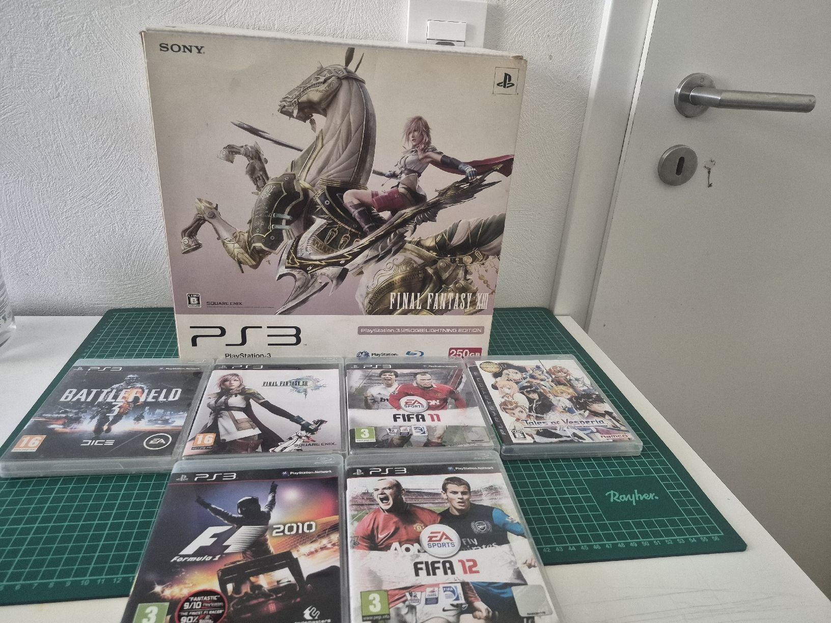Sony Konsolen: Playstation 3 Final Fantasy XIII edition Console Bundle 250G – Gebraucht aus Meyrin von Retro-GZ