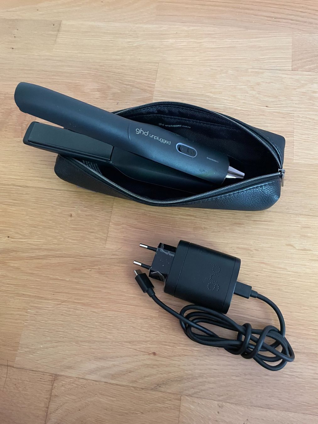 GHD Piastre & Arricciacapelli: ghd Unplugged Black – Usato da Wabern venduto da carciofo