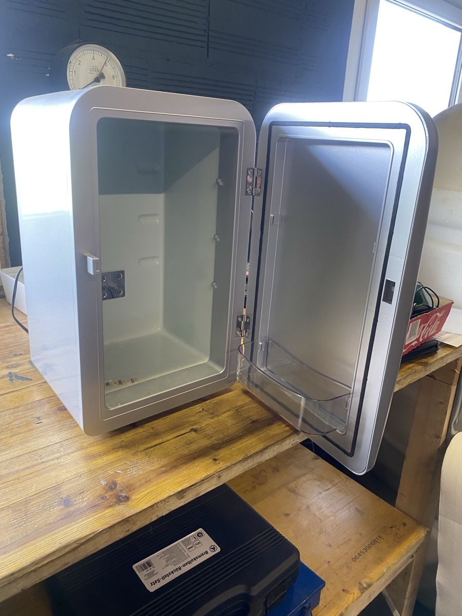 Frigoriferi: Kühlschrank mini 220volt – Usato da Richterswil venduto da marco715 1