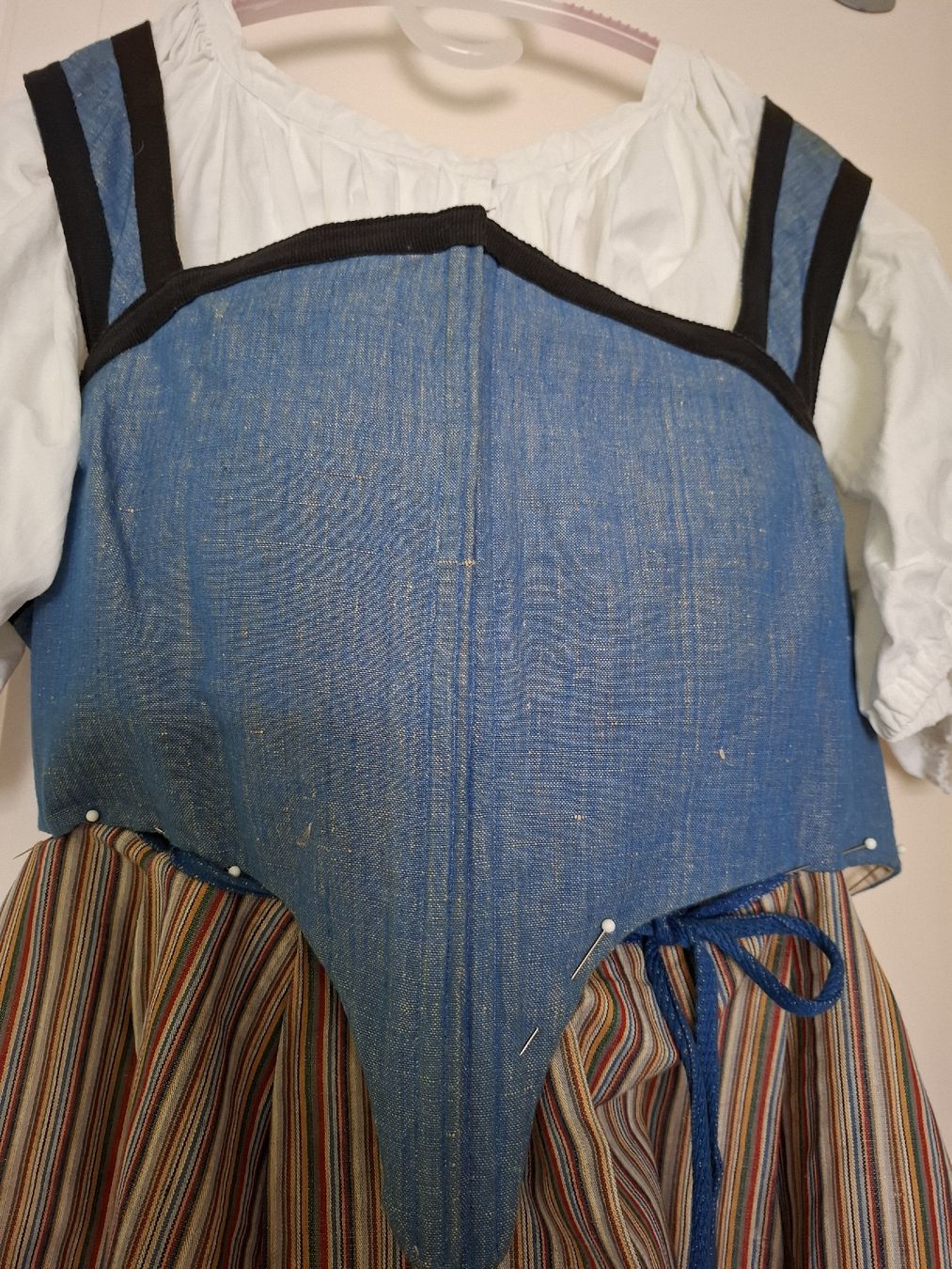 Costumi: Berner Werktagstracht – Usato da Thun venduto da kw50 1
