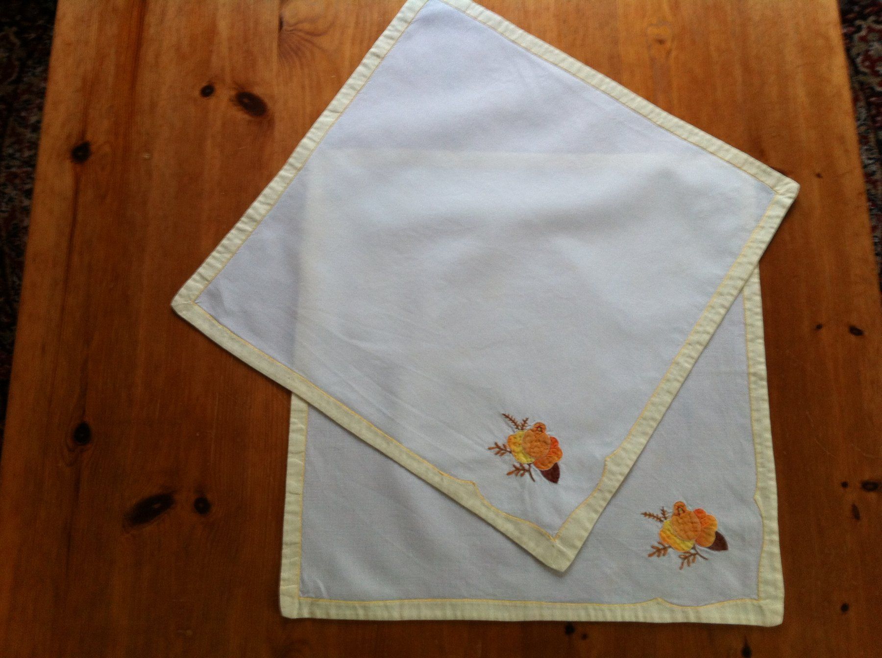 Altra biancheria da tavola: 2 weisse Deckeli 39x39cm – Usato da Brunnen venduto da Artemis53 1