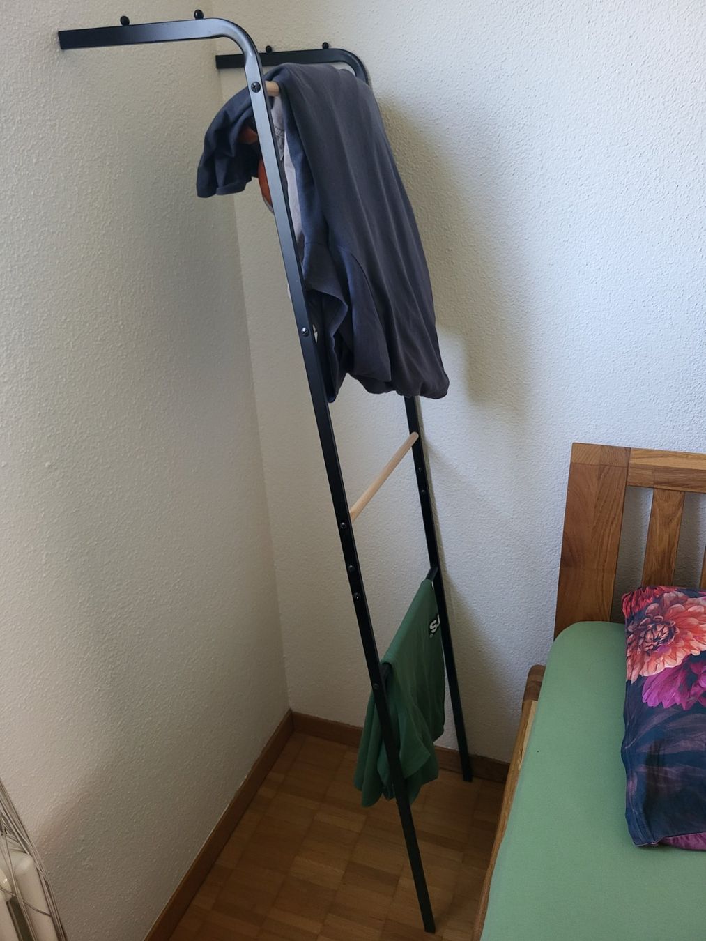 Badespass: Platzsparender Kleiderständer (oder Badewanne) 30x157 – Gebraucht aus Zürich von bec_p62s