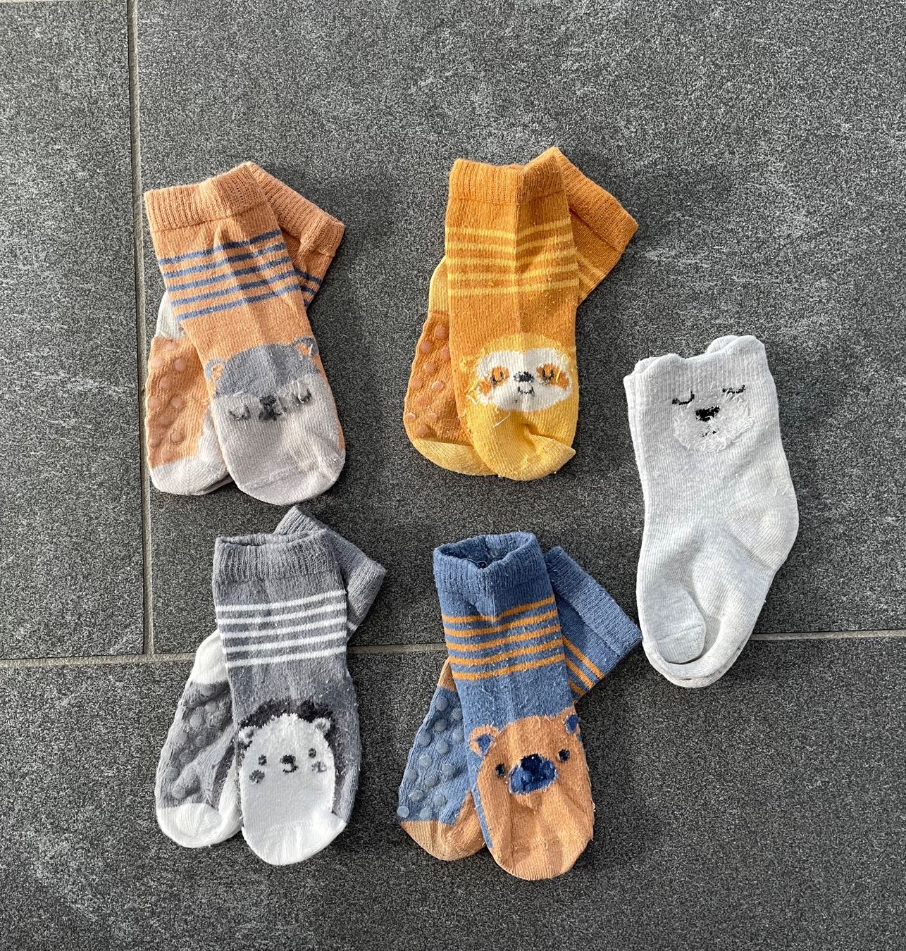 Socken für Kinder: Gr.19-21 Anti-Rutsch Socken Set – Gebraucht aus Kaltbrunn von mar_7jpc