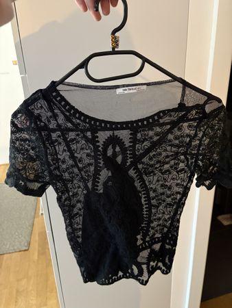 Top dentelle Zara noir - Taille S/36 - État impeccable!