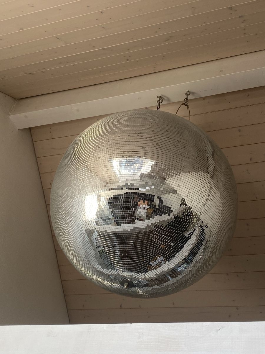 Alle Dekorationen: Spiegelkugel 1m Durchmesser – Gebraucht aus Kleinwangen von Retrolights